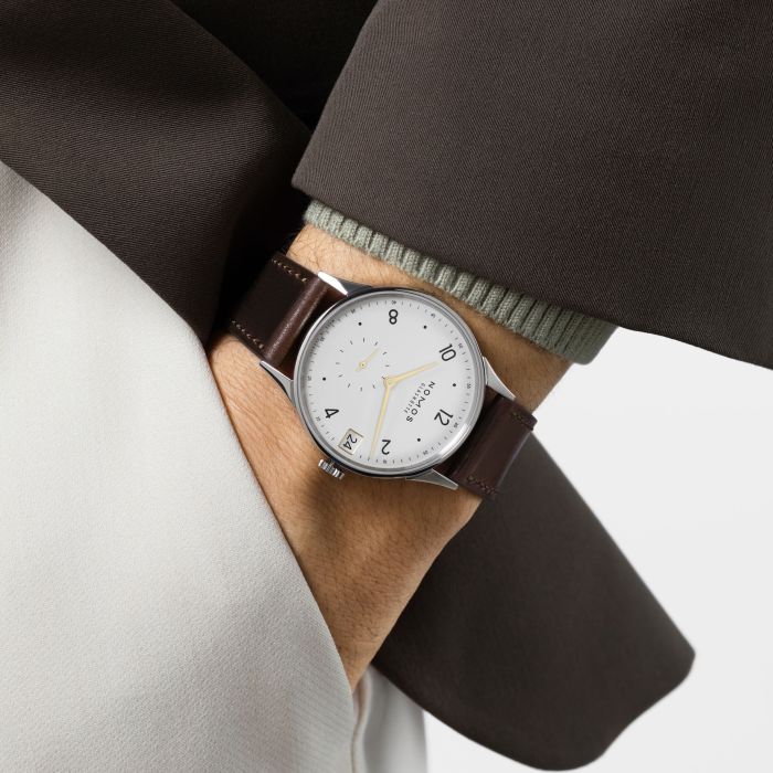 Wristshot der NOMOS  Minimatik 39 Datum gold